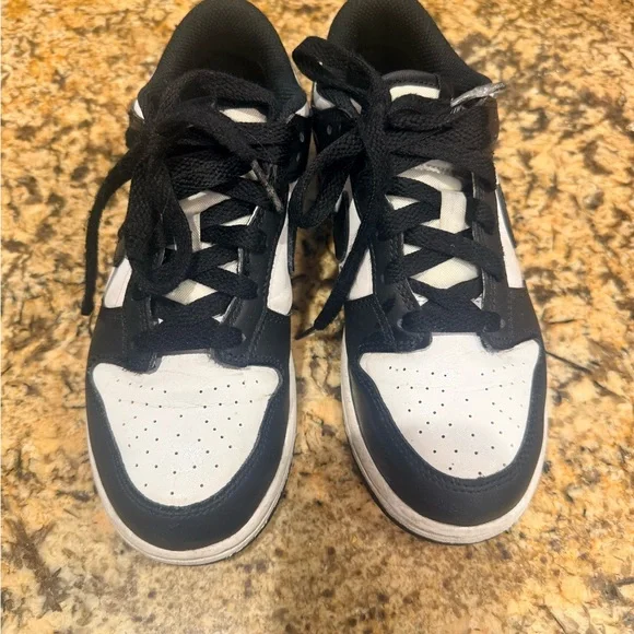 Nike Kids Black and White Sneakers Pandas - Picture 2 of 6